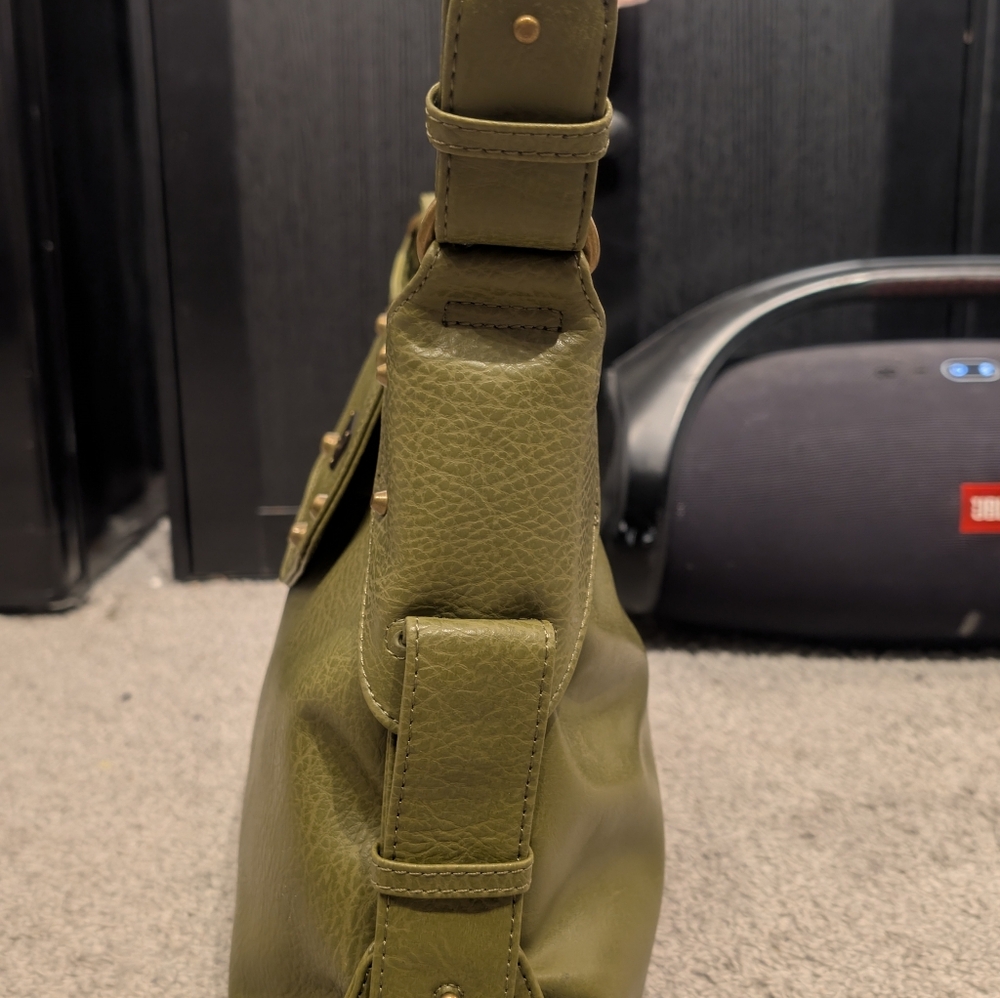 Matt & Nat Olive Green Vegan Leather Hobo Bag Like New - Picture 5 of 16